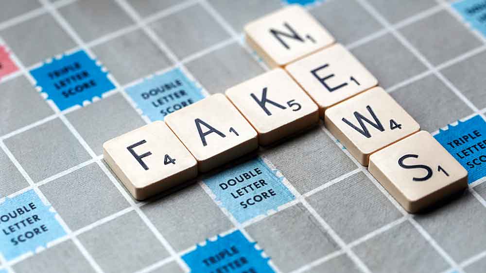 Scrabble tiles reading "Fake" horizontally and "News" vertically.